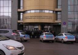 В Астане полицейские учились отражать нападение на Национальный банк