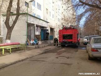 Холодильник загорелся в многоэтажке в центре Павлодара