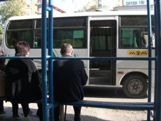 Жители Павлодара не поделили место в автобусе и были оштрафованы