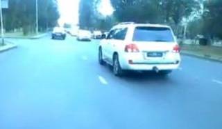 Водитель, ехавший задом наперёд в Павлодаре, не имел прав