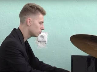19-летний павлодарский музыкант не смог улететь на конкурс в Болгарию из-за ошибки судоисполнителя
