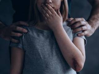 11-летняя девочка больше полугода подвергалась насилию в собственной семье