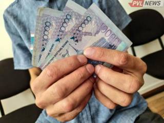 Помощник по хозяйству оставил пенсионера в Иртышском районе без денег
