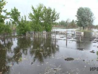 Природное явление: в акимате поселка Ленинский не спешат помогать страдающим от наводнения из-за разлива