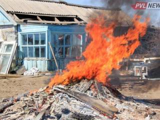 В Павлодаре снова горят дачи