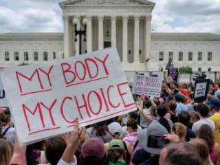 В США отменили право на аборт. Люди устроили массовые беспорядки (видео)
