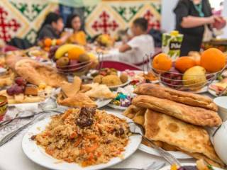 60 тонн национальных блюд: Гастрономический праздник устроили алматинцам в Наурыз
