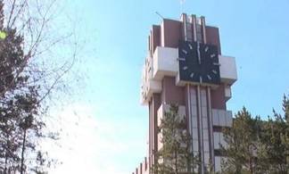 Символ Павлодара - гигантские часы остановились