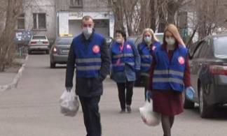 Павлодарские волонтеры покупают продукты нуждающимся