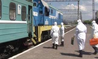 Пассажира с подозрением на опасную инфекцию сняли с поезда в Павлодаре