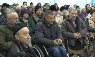 Инвалиды и их индивидуальные помощники массово пришли на Кривенко, 25