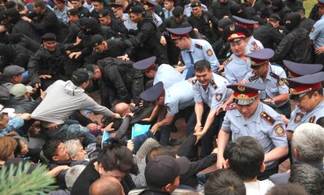 Около 700 человек задержали в Нур-Султане и Алматы в период выборов