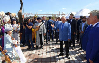 Нурсултан Назарбаев посетил ипподром «Казанат»