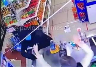 В Павлодаре полицейский напал на магазин и забрал 120000 тенге