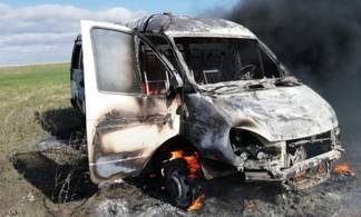 В СКО полицейские спасли 11 детей из горящего микроавтобуса