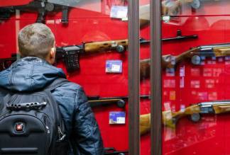 В Казахстане оружие продают с 18 лет. Правильно ли это?