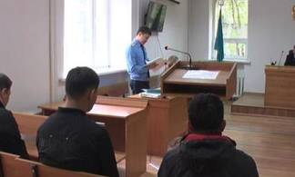 Инспектора миграционной службы Павлодарского района осудили за оформление иностранцев без документов