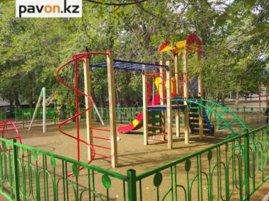 В акимате Павлодара извинились за срыв программы по установке детских площадок на этот год