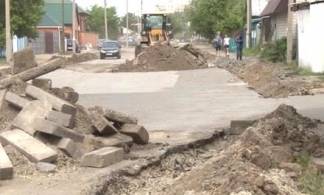 Реконструкцией новой дороги возмущены жители домов по улице Абая