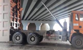 51-летний водитель КамАЗа въехал в опору моста на трассе «Павлодар-Кызылорда»