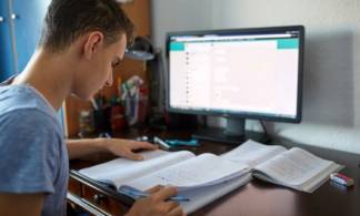 Казахстанские школьники будут поступать в учебные заведения онлайн