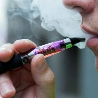 Электронная сигарета, купленная через интернет, расплавилась на зарядке