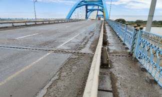 Ямы и разрушение бетона на мосту Павлодар - Аксу выявила комиссия