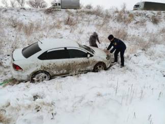 23 человека спасли из снежных заносов в Актюбинской области