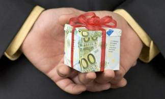 Казахстанским чиновникам запретят принимать подарки любой стоимости