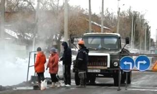 В частном секторе Павлодара горячая вода залила несколько улиц