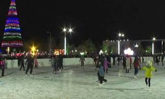 В Павлодаре торжественно открыли каток на центральной площади