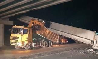 Мост упал на грузовик в Павлодарской области