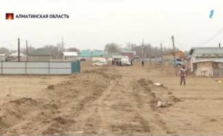 Жители села близ Алматы возят воду из акимата