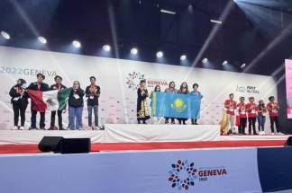 Казахстанские школьники вернулись с золотыми медалями из швейцарской Женевы