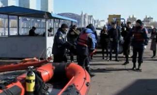 В столице спасавшие рыбака, провалившегося под лёд, едва не погибли сами
