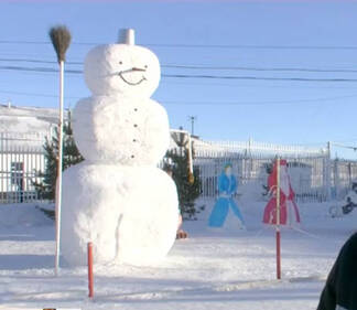 Пятиметрового снеговика слепили заключенные в Карагандинской области