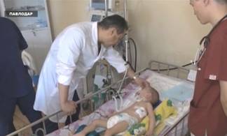 В Павлодаре больше года ребенок находится в коме после сеанса мануального терапевта