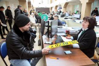 «Стала казашкой»: Владельцы иностранных машин получают отечественные номера в рамках легализации