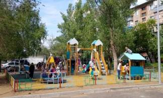 Почему подготовленные площадки во дворах Павлодара подолгу остаются без игровых форм