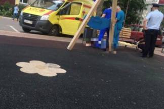 Мужчину зарезали прямо на детской площадке
