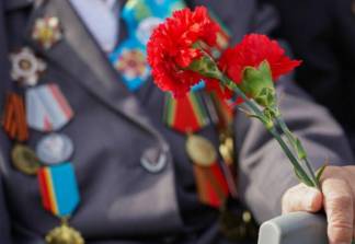 Воспитанники алматинских Военно-Патриотических клубов поздравили ветерана ВОВ с праздником