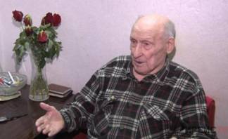 90-летний труженик тыла Владимир Гришков заждался замены просроченного удостоверения на дому