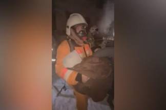 90-летнюю пенсионерку спасли из горящего дома в Актобе (ВИДЕО)