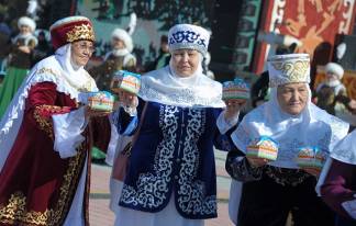 Аким Павлодарской области поздравил жителей региона с Наурызом