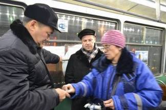 Аким Павлодара признался, что не любит ездить в маршрутных автобусах