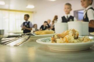 Арендаторы школьных столовых просят увеличить стоимость питания для учащихся