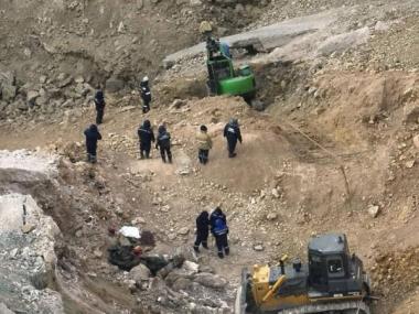 Автобус ушел под землю в Павлодарской области: поисково-спасательные работы приостановлены