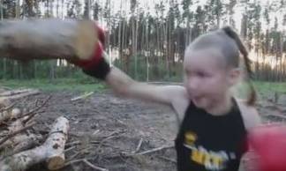8-летняя боксёрша из Павлодара наносит 100 ударов в минуту