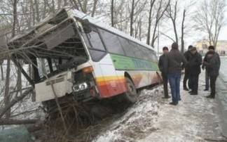 В Караганде автобус съехал в кювет: 5 человек пострадали
