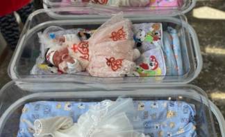 Дети Наурыза: новорожденных выписывают в национальной одежде